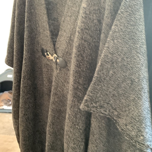 Catherines beautiful equestrian detail gray and black poncho top 5 x. NWOT - Picture 6 of 11